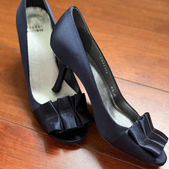 Stuart Weitzman Navy Satin Ruffle Toe Heel Size 6 - Picture 1 of 7